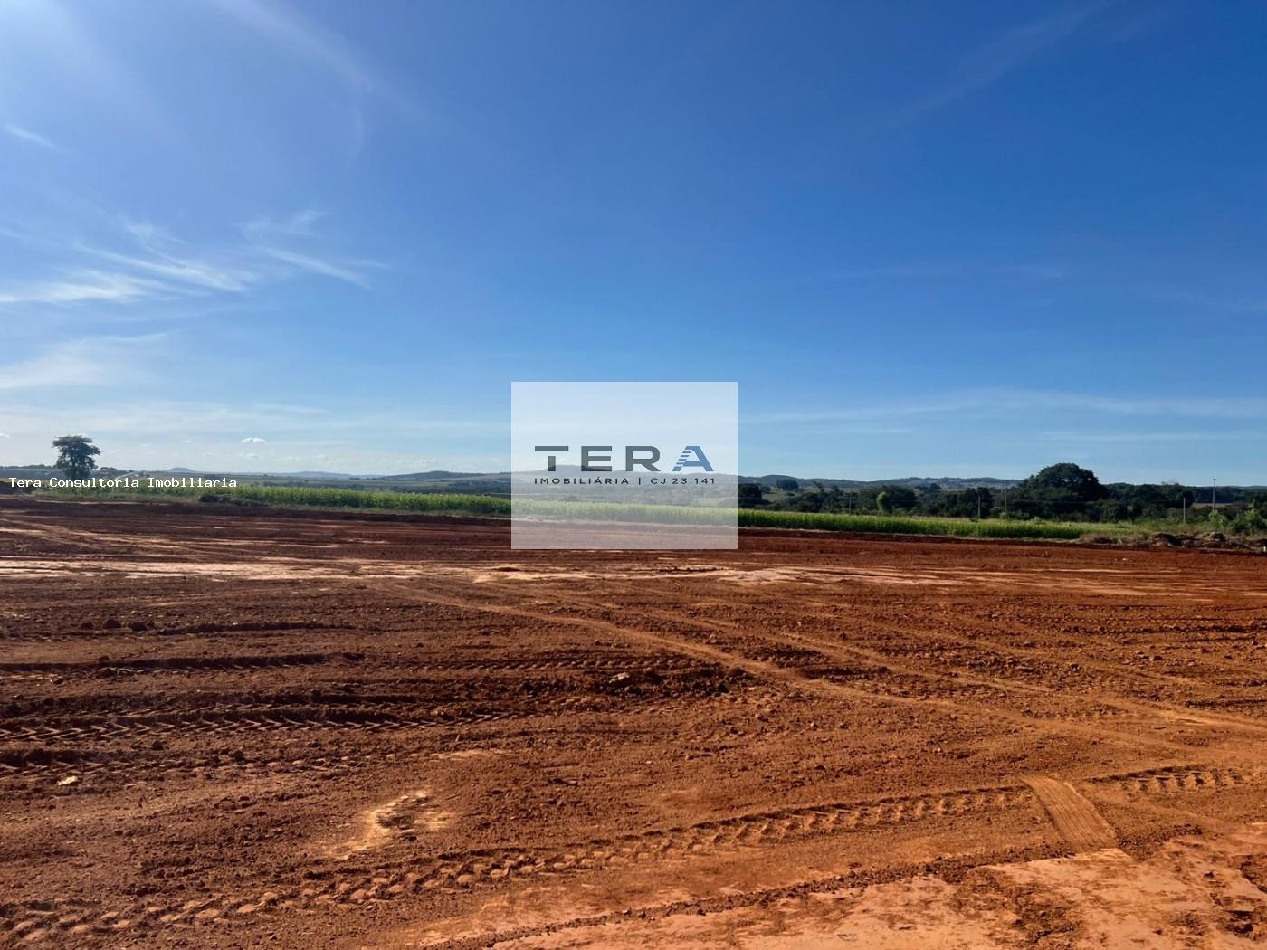 Terreno à venda, 1600m² - Foto 1